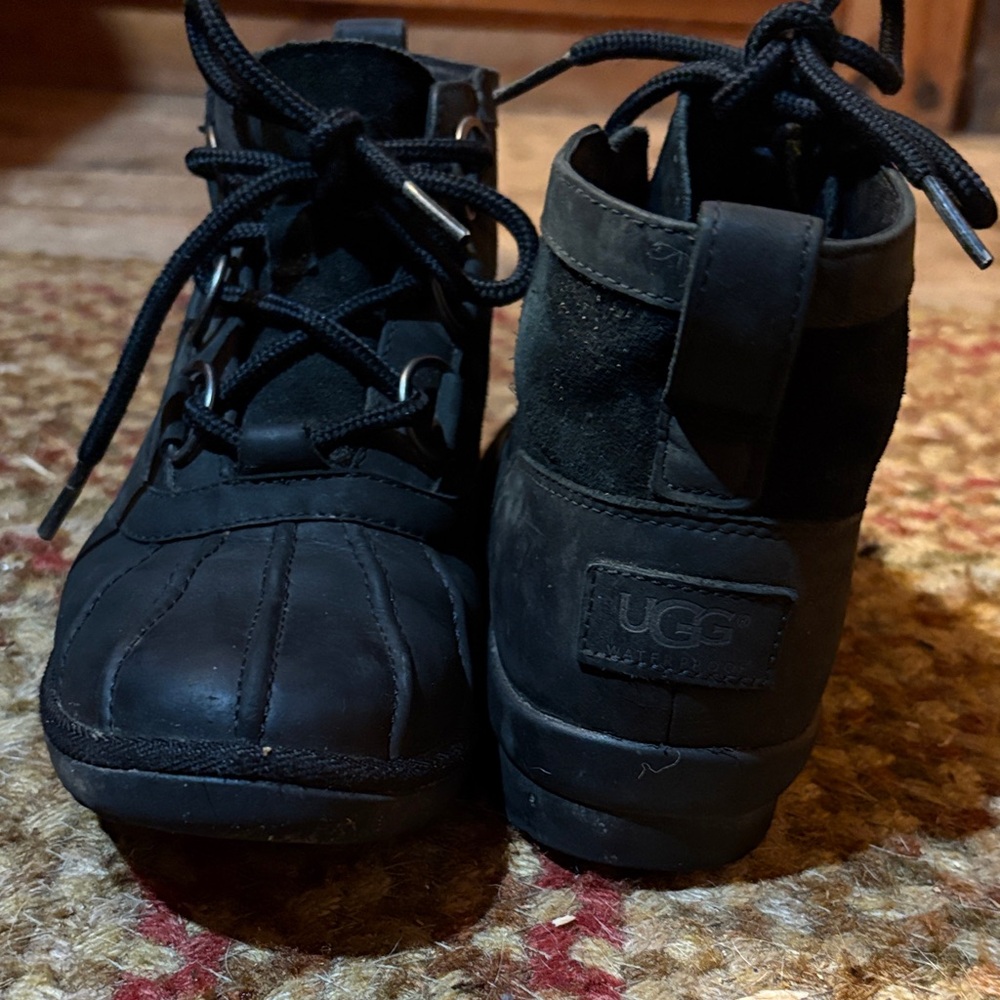 Ugg short leather/cloth boots